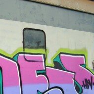 Graffiti de Does HDV em antigo trem de passageiro (2)