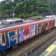 Fuck Fifa - Graffiti protesto em vagão de trem de passageiro no rio de janeiro (1)