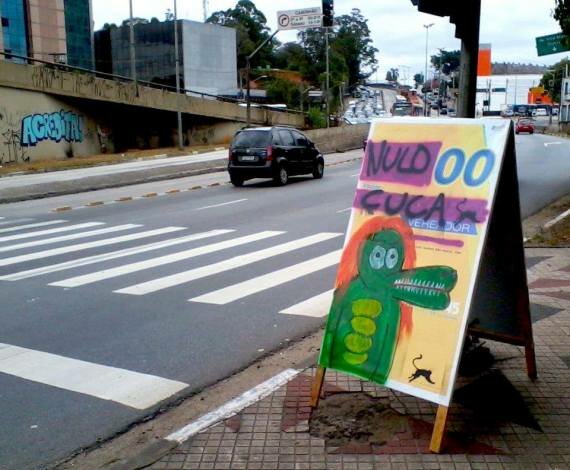 Intervenção em cavalete politico - Turma do Bode - Cuca